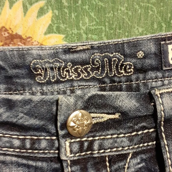 Miss Me Embellished silver shorts size 28 - Picture 4 of 10